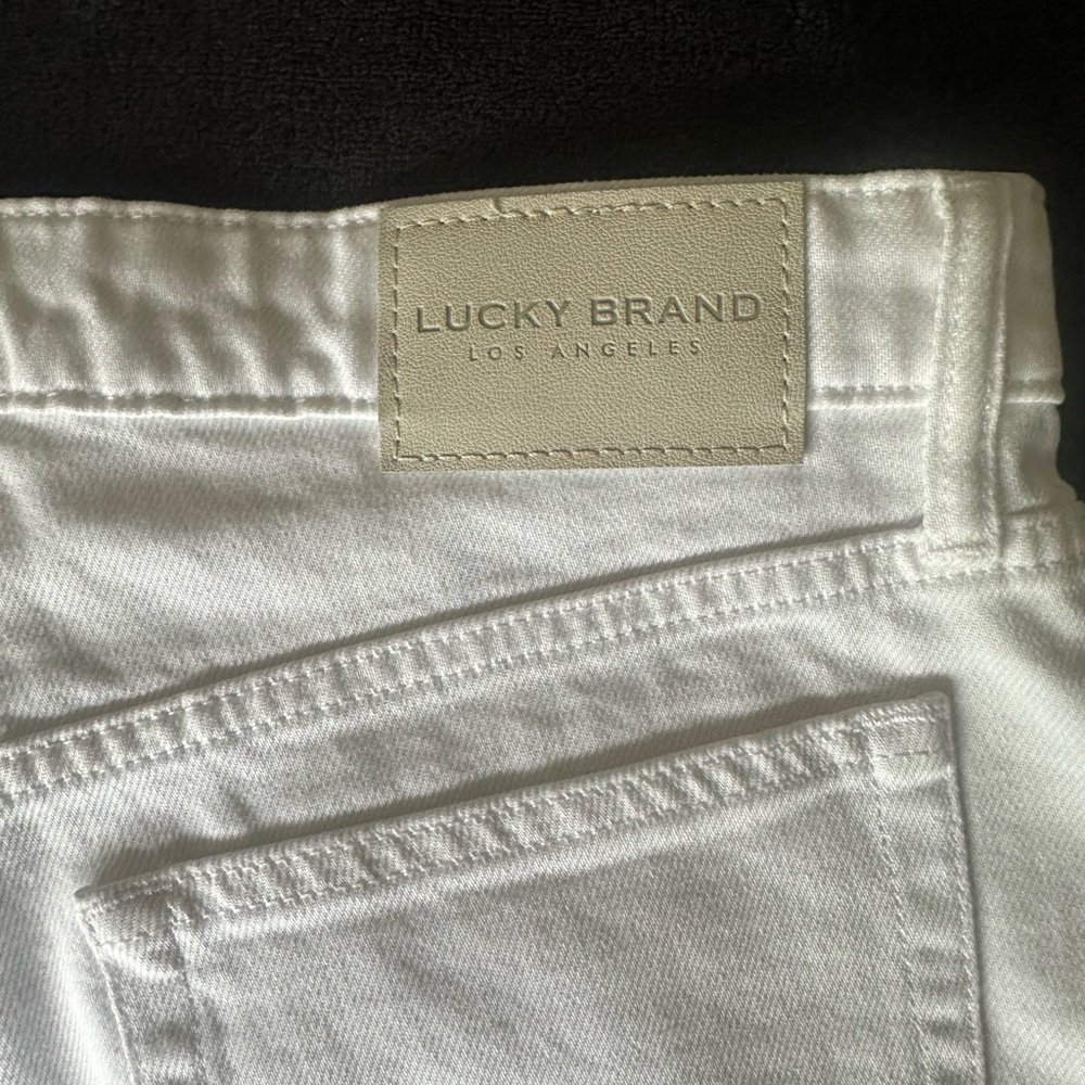 White Cut Off Short size 6/28 - Picture 4 of 10